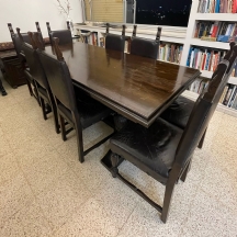 שולחן אוכל אנגלי עתיק עם 8 כיסאות עור