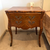 זוג שידות עץ בסגנון קלאסי