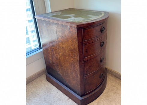 זוג שידות עץ עם 4 מגירות