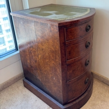 זוג שידות עץ עם 4 מגירות