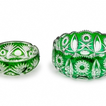 קערה עמוקה ומאפרה מקריסטל ירוק, עשויים בליטוש מסוג cut to clear