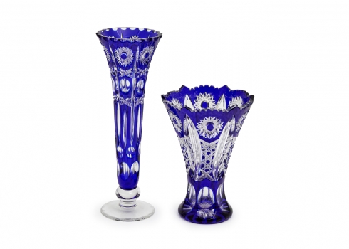 2 אגרטלי קריסטל כחולים, עשויים בליטוש מסוג cut to clear