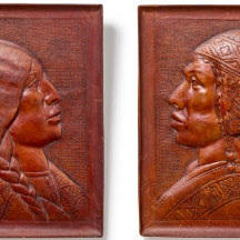 זוג תבליטי עור פרואנים מתוצרת הבורסקאי 'Ibanez Tannery' בפרו (Peru), חתומים בגבם