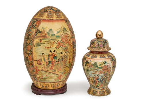 2 חפצי נוי סינים דקורטיביים בסגנון 'סטסומה' (Satsuma) יפני מעוטרים