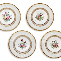4 צלחות מצוירות ביד מעוטרות פרחים וזהב תוצרת KPM
