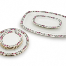 חלקי סט מעוטר בפרחים