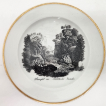 צלחת פורצלן גרמנית עתיקה מתוצרת  מייסן מעוטרת באמייל שחור וחתומה