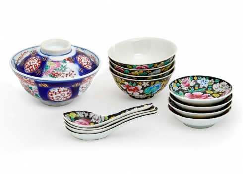 13 כלי פורצלן סינים שונים