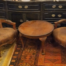 זוג כורסאות לילדים (קטנות) עשויות עץ מגולף וריפוד בד דמוי עור קרוקודיל