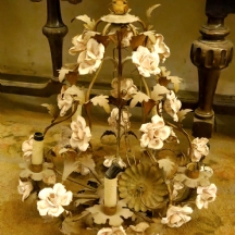 נברשת תקרה בסגנון צרפתי עתיק עשוייה נחושת ופרחים מצופים אמייל