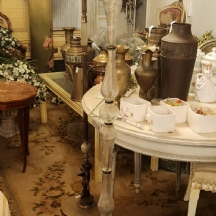 מנורת רצפה גבוהה עשוייה מתכת וזכוכית בסגנון ונציאני