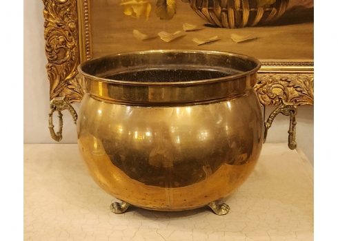 ג'רדינייר עתיק עשוי פליז