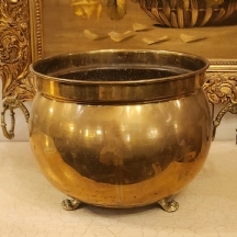 ג'רדינייר עתיק עשוי פליז