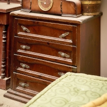 שידת מגרות עשוייה עץ, ידיות מתכת