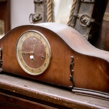 שעון שולחני עשוי עץ 1930-1940 בקרוב