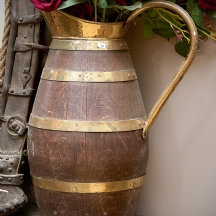 כד חלב עשוי עץ ופליז