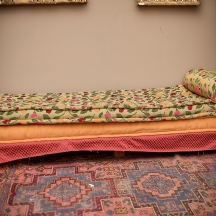 שזלונג עשוי עץ וריפוד בד