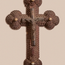 צלב עתיק מהמאה ה19 ויקטוריאני עשוי עבודה טרמפ Tramp art