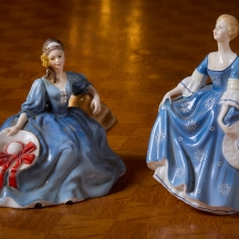 שני פסלוני פורצלן אנגלים מתוצרת רויאל דולטון (Royal Doulton)