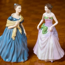 שני פסלוני פורצלן אנגלים מתוצרת רויאל דולטון (Royal Doulton)