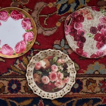 3 צלחות נוי עשויות פורצלן מעוטרות בהדפסים