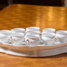 מעמד צרפתי להגשת משקה חם או מרק בצל