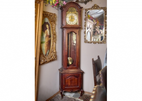 שעון סבא גדולעשוי עץ מתכת וזכוכית