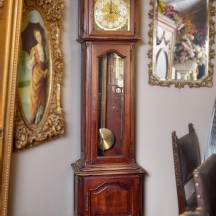 שעון סבא גדולעשוי עץ מתכת וזכוכית