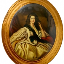 'אצילה בשמלה לבנה לצד כרית אדומה', ציור אובלי על עץ קמור, חתום