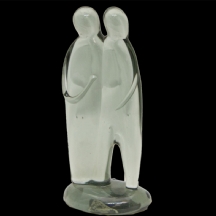 פסל זכוכית איטלקי בדמות זוג גברים אוהבים