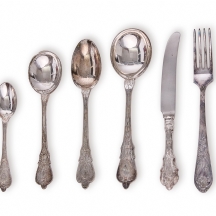 לוט של פרטי סכו"ם מוכסף שונים  משלושה דגמים שונים, חלק רוסי סובייטי וחלק הודי