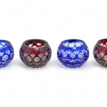 סט כלי קריסטל קטנים רומניים מלוטשים ביד בצבעי בורדו וכחול