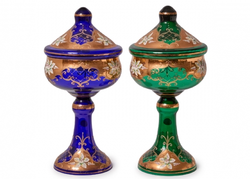 זוג כלי זכוכית צ'כים עשוים בעבודת ניפוח ידנית ומכסים תואמים