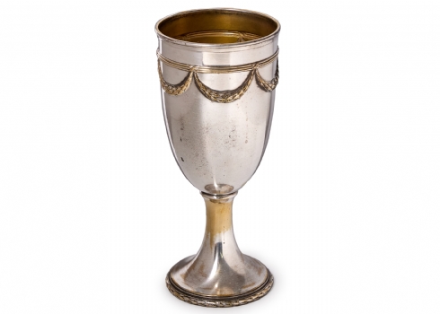 אגרטל עתיק בצורת גביע עשוי פליז מצופה כסף, לא חתום