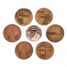 7 מדליות נחושת שונות דגמים שונים