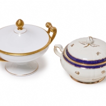 זוג מרקיות פורצלן גרמניות שונות מתוצרת 'הוטשנרוייטר' (Hutschenreuther)