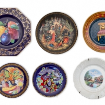 6 צלחות פורצלן, חתומות דגמים ויצרנים שונים