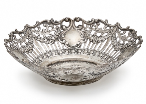 כלי כסף מתוצרת חברת 'הצורפים', עשוי כסף '800' חתום, משקל: 251 גרם