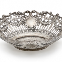 כלי כסף מתוצרת חברת 'הצורפים', עשוי כסף '800' חתום, משקל: 251 גרם