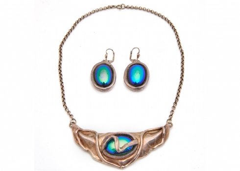 סט תכשיטים הכולל שרשרת ועגילים עם אבן כחולה־ירוקה עשוי כסף וחתום