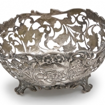 כלי כסף עתיק, חתום, עשוי כסף '800' ומעוטר בעבודת ניסור ידנית, משקל: 158 גרם