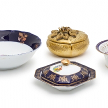 4 כלי פורצלן שונים, יצרנים ודגמים שונים, חתומים