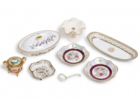 8 פרטי קרמיקה ופורצלן שונים, דגמים ויצרנים שונים, חלקם חתומים