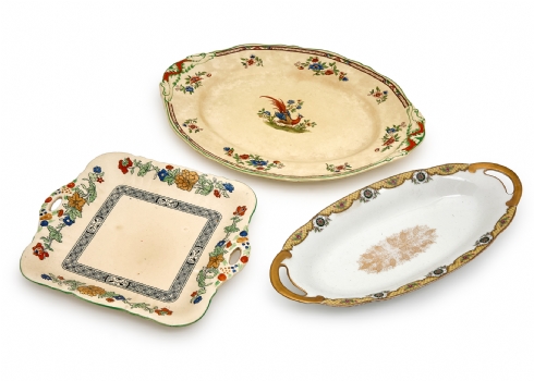 3 פרטי קרמיקה ופורצלן שונים, דגמים ויצרנים שונים, חלקם חתומים