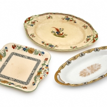 3 פרטי קרמיקה ופורצלן שונים, דגמים ויצרנים שונים, חלקם חתומים