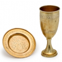 גביע קידוש ותחתית עשויים זהב 14 קארט, יצרנים ודגמים שונים. עמלה 10%