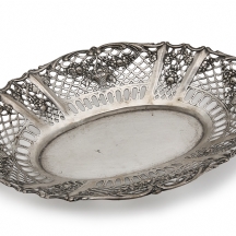 כלי כסף מתוצרת חברת 'הצורפים', עשוי כסף '800' וחתום, משקל: 175 גרם