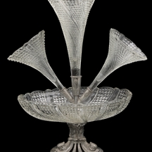 סנטר פיס עשוי מתכת מצופה כסף, וחלקי קריסטל