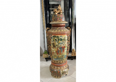 כד סיני גדול מימדים ומרשים