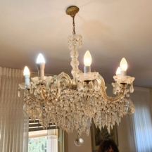 נברשת תקרה בסגנון עתיק עשויה מתכת וקריסטל